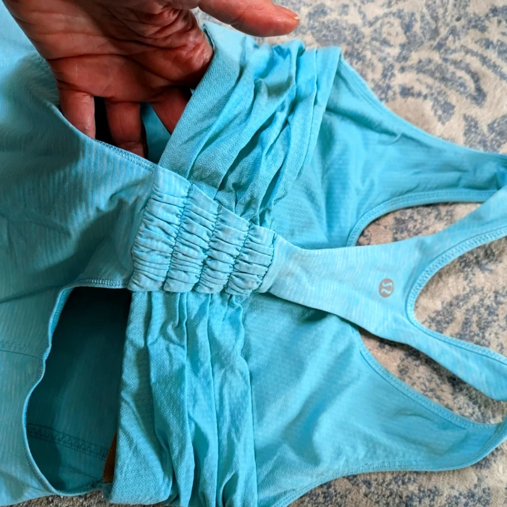 NWOT LULULEMON Top size 6 - Picture 3 of 5